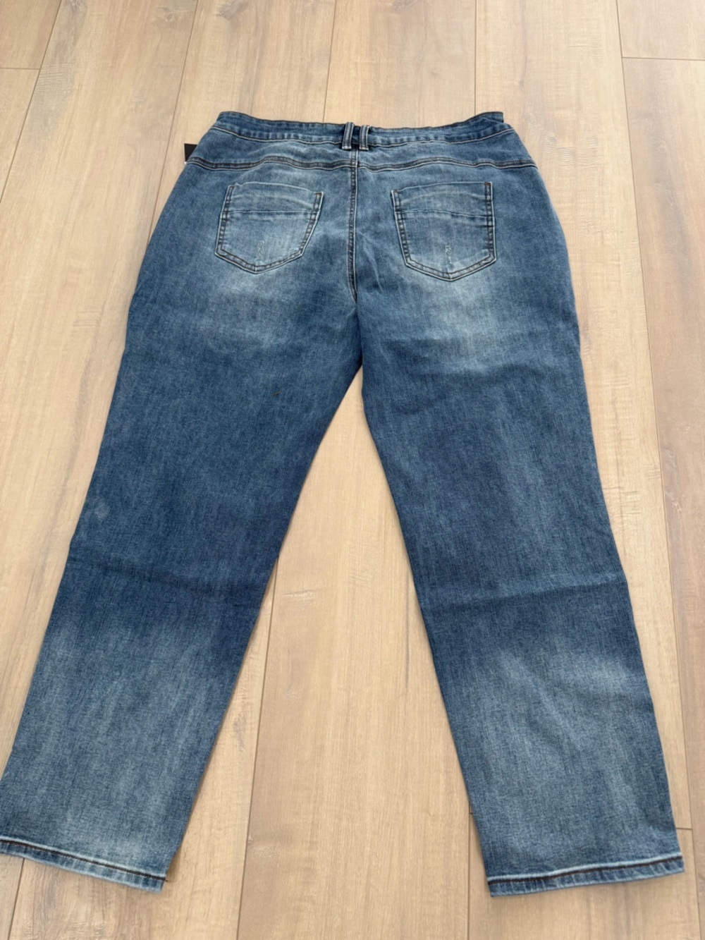 Relaxed Boyfriend Jeans in Washed Blue - Picture 4 of 7
